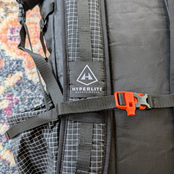 HYPERLITE MOUNTAIN GEAR | "Elevate" 22L Ultralight Daypack | Medium - Picture 5 of 8